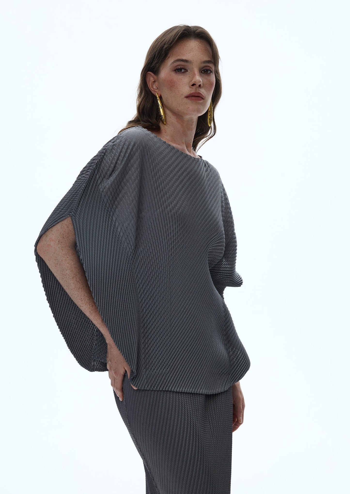 Conjunto de Top de Punto Macaria y Falda Midi en Color Gris