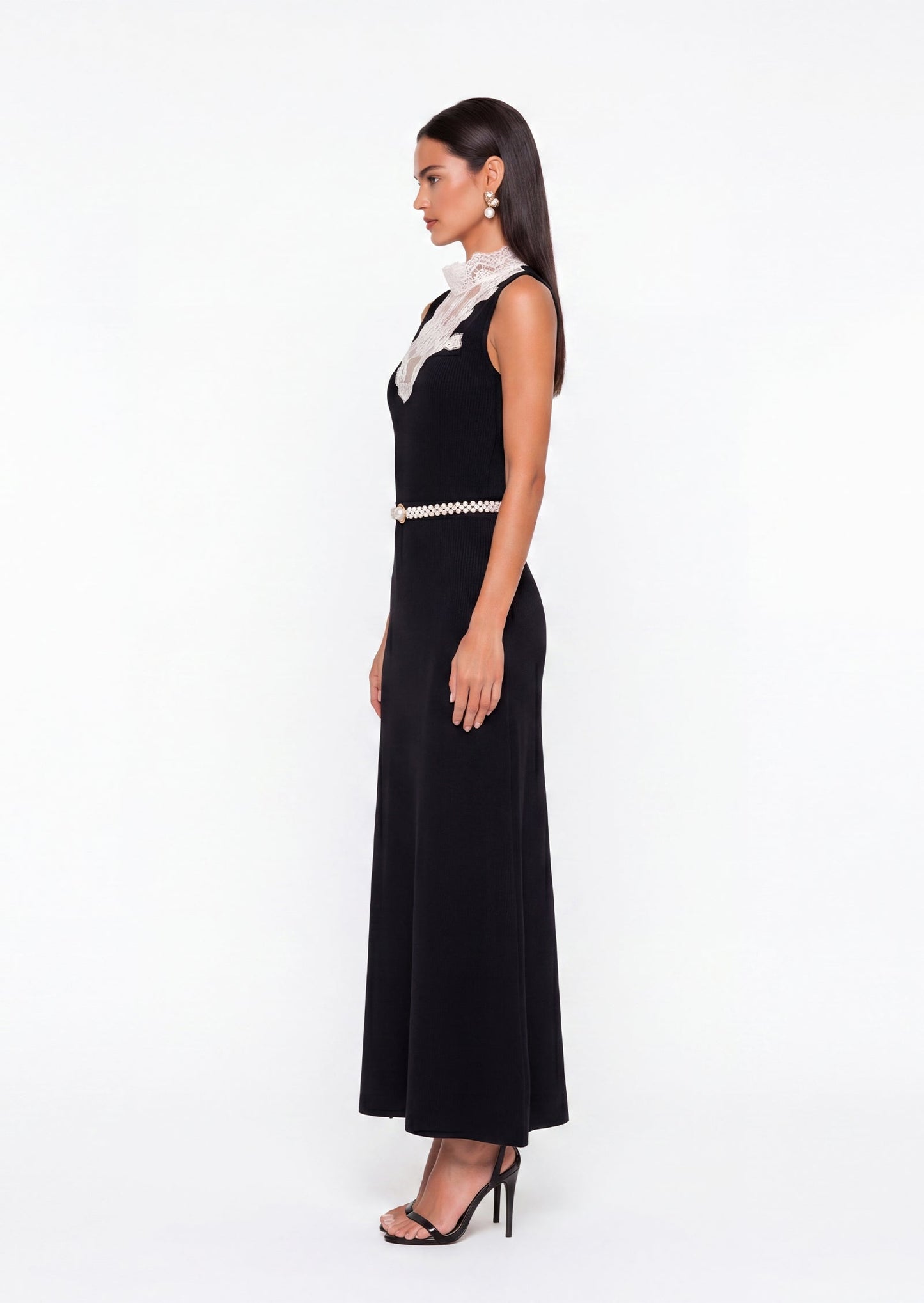 Vestido Midi A Línea Macayle en Negro con Detalles de Encaje