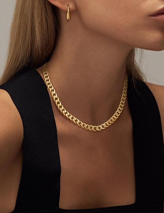 "Collar Chunky de Eslabones Cubanos" can be rewritten as "Collar de Eslabones Cubanos en Estilo Chunky".