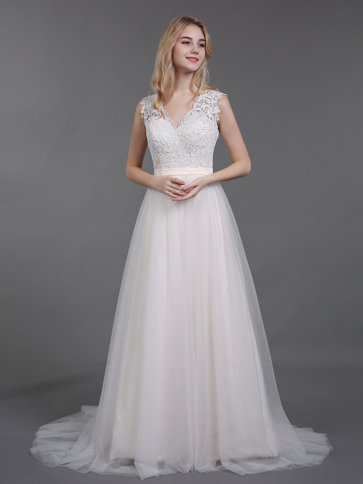 Vestido de Novia de Playa Marfil con Collar en V de Encaje y Tul
