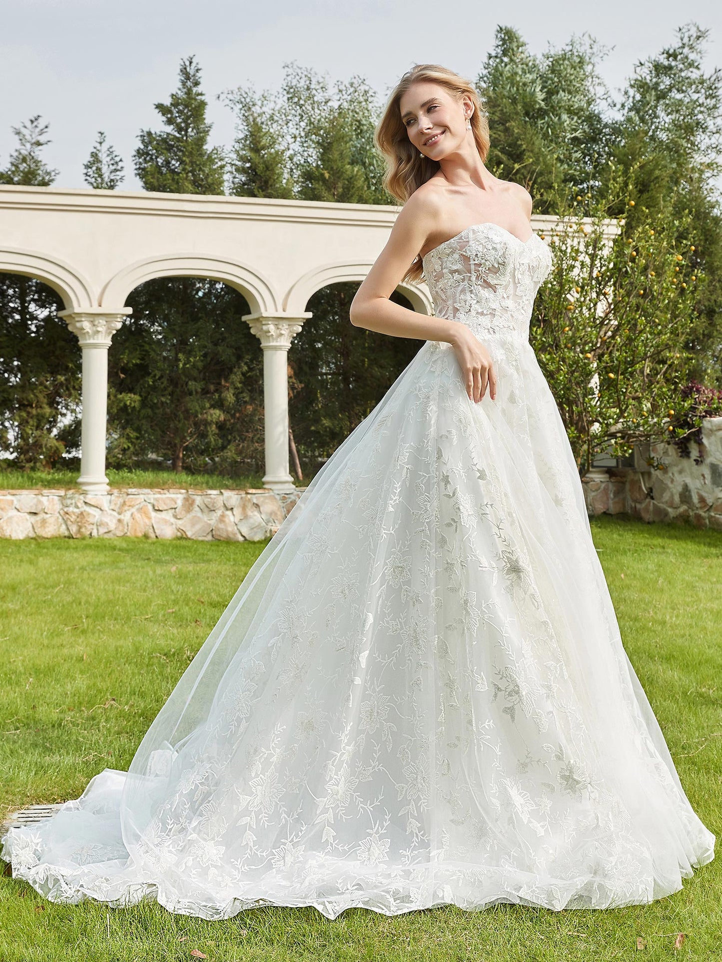 Vestido de Novia Marfil con Escote Corazón y Encaje Aplicado en Tul
