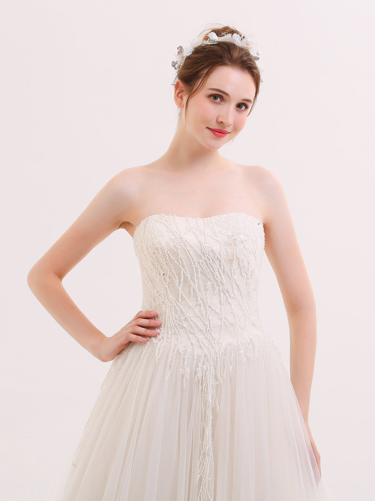 Vestido de Novia Champagne Perlado Sin Tirantes Estilo Princesa