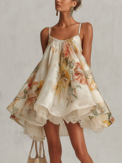 Blanche | Vestido Corto Trapecio de Organza Floral Beige con Detalles de Encaje
