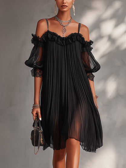 Camille | Vestido Mini de Muselina Negra con Hombros al Descubierto y Detalles de Encaje