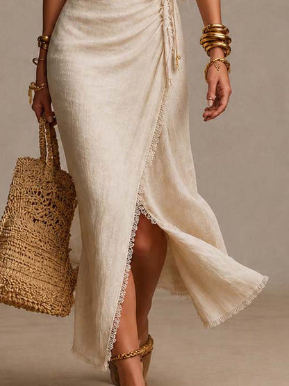 Helena – Vestido beige con encaje y diseño envolvente