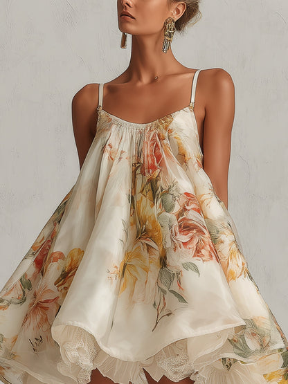 Blanche | Vestido Corto Trapecio de Organza Floral Beige con Detalles de Encaje