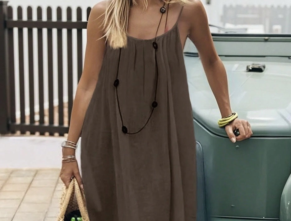 Vestido Corto de Color Sólido con Detalles Fruncidos y Espalda al Descubierto