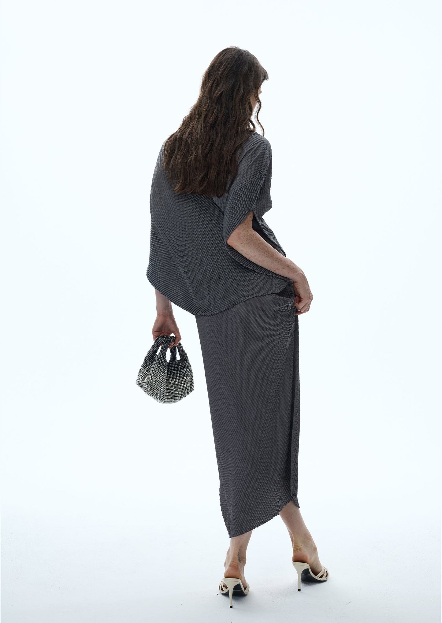 Conjunto de Top de Punto Macaria y Falda Midi en Color Gris