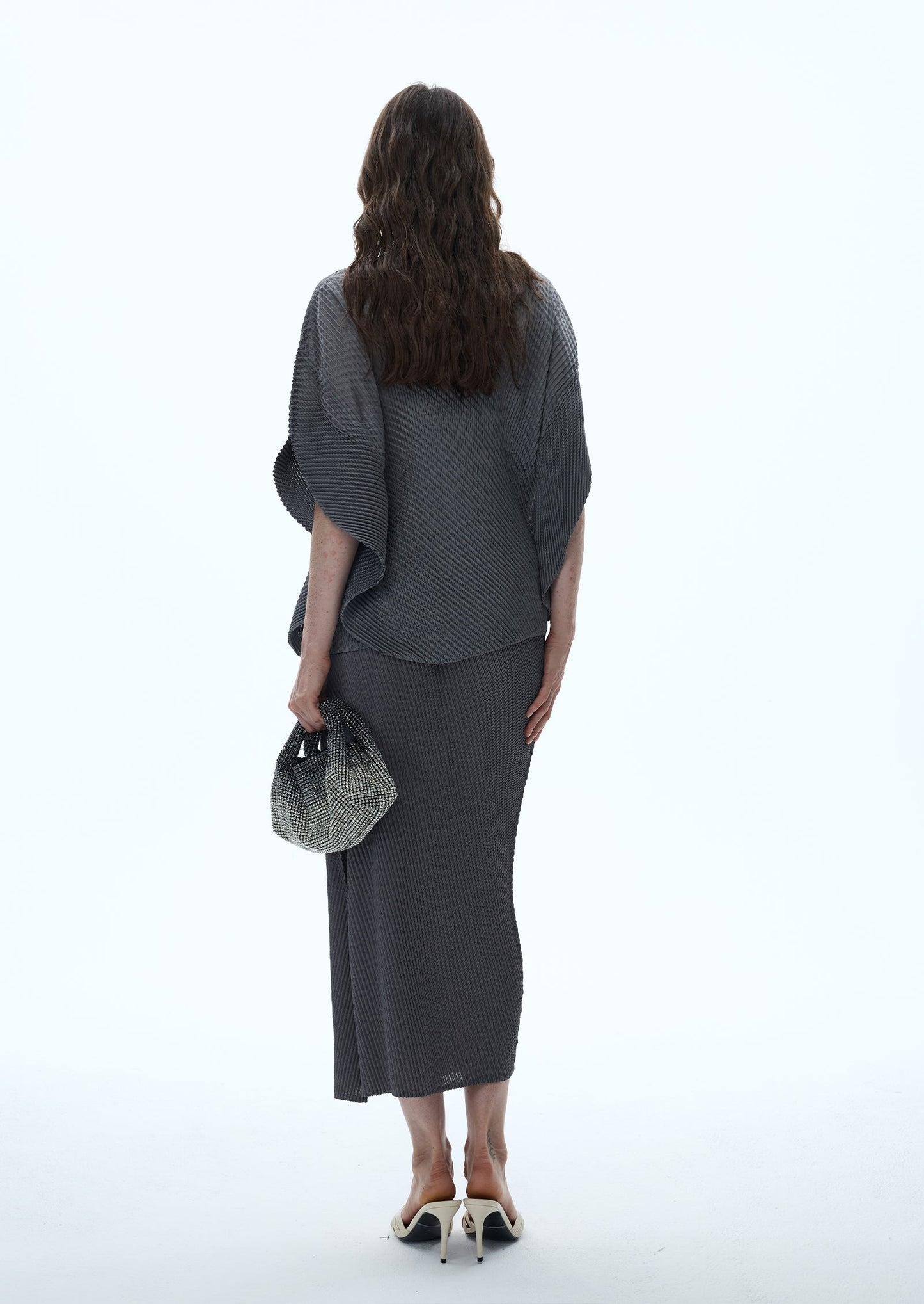 Conjunto de Top de Punto Macaria y Falda Midi en Color Gris