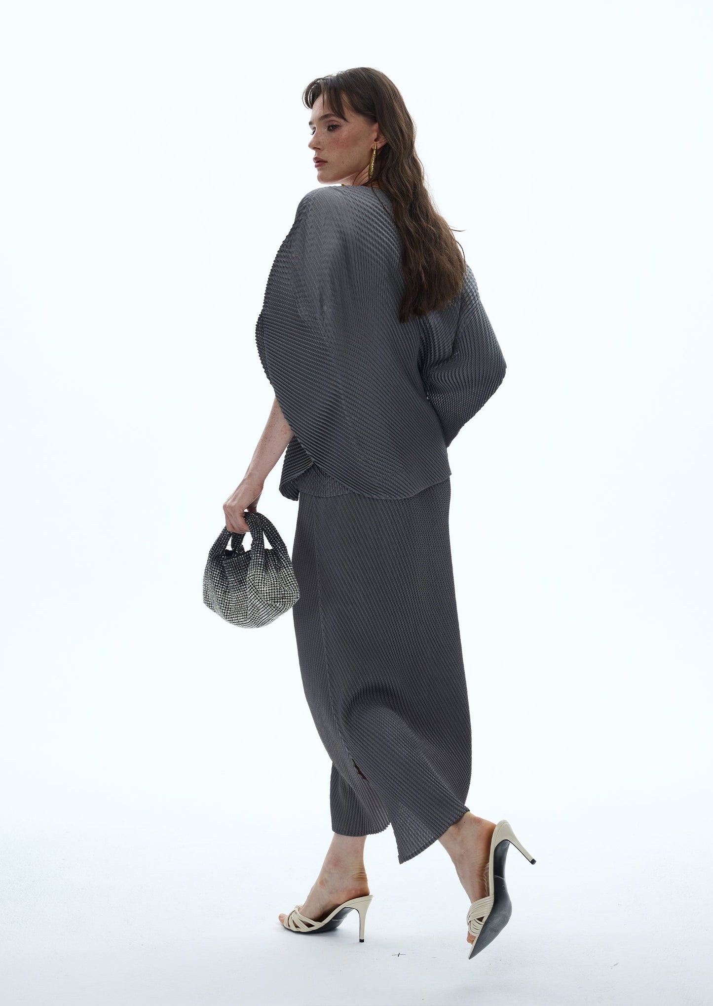 Conjunto de Top de Punto Macaria y Falda Midi en Color Gris
