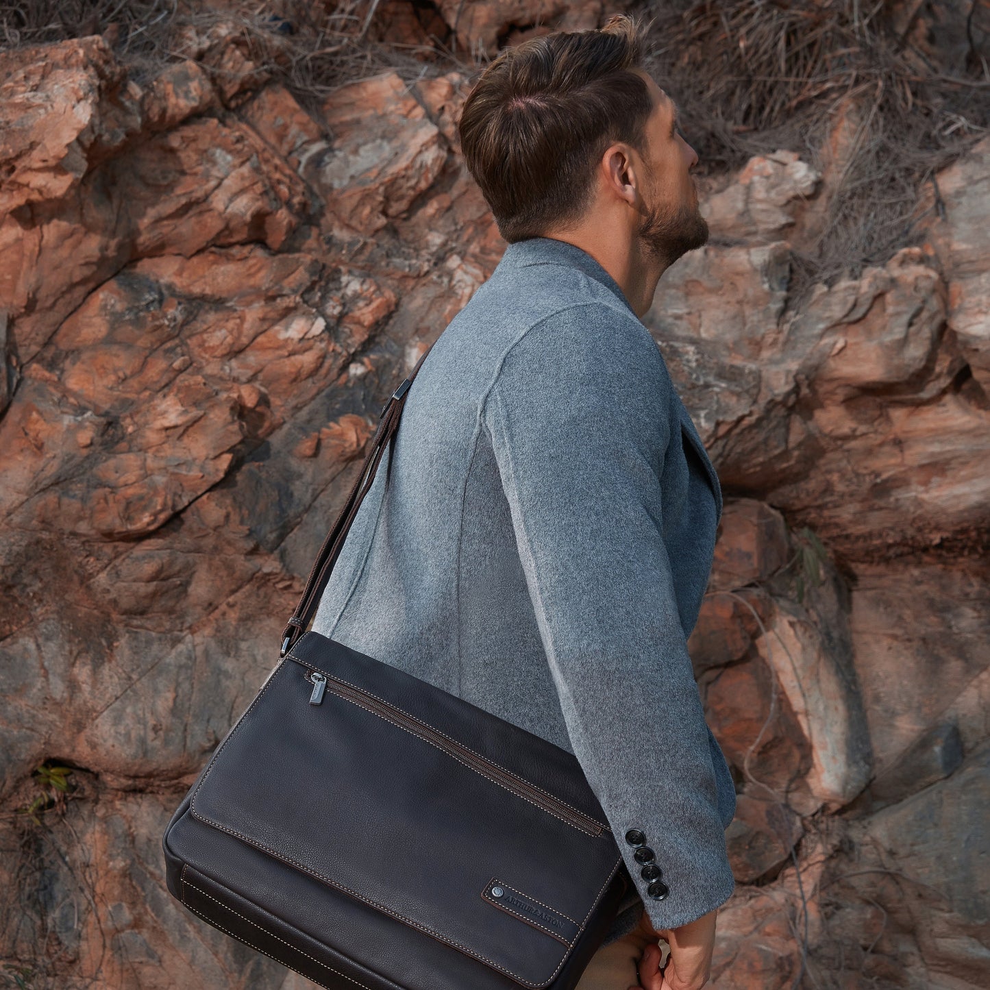 Oscar Leather Messenger Bag