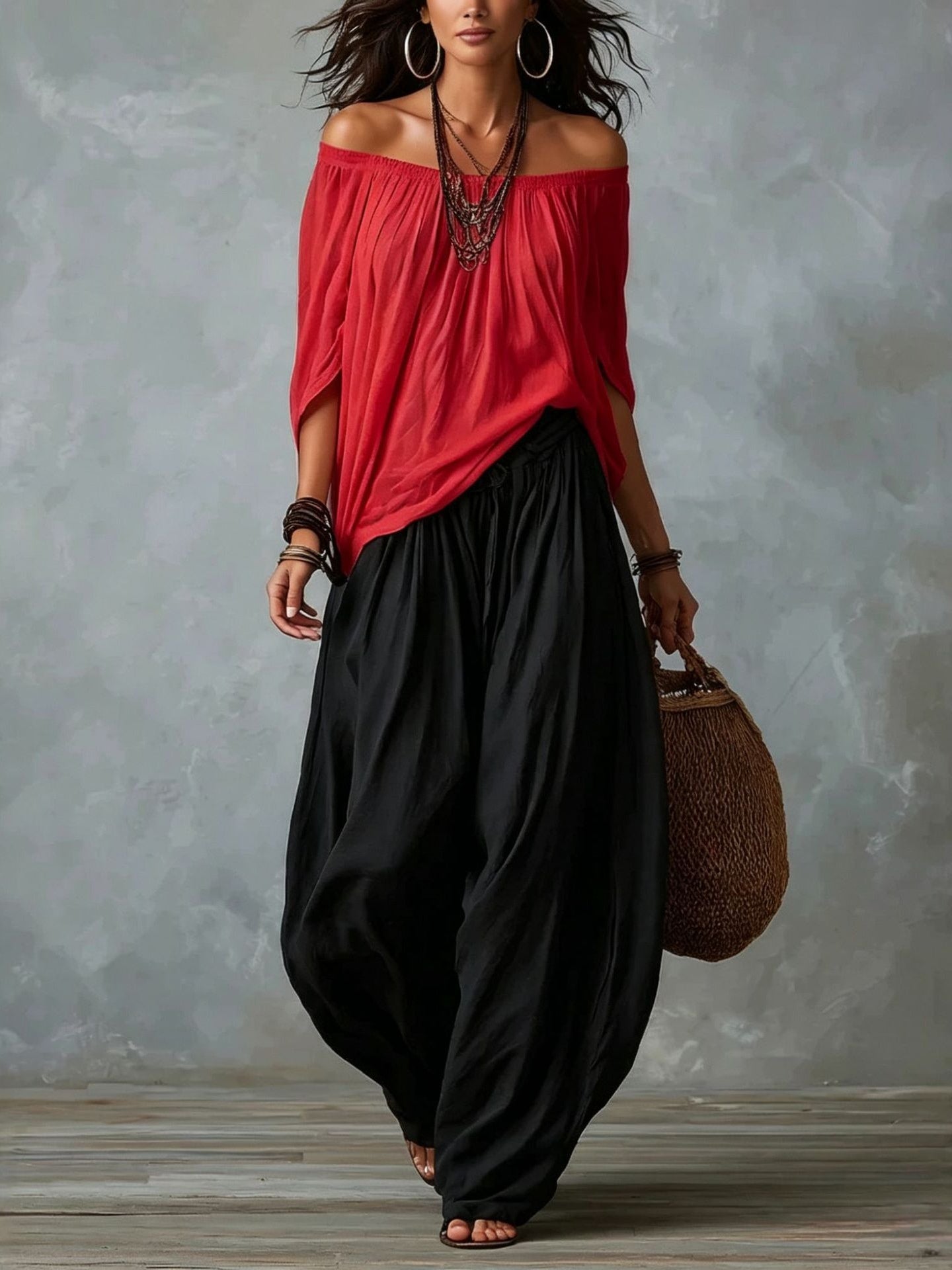 Blusa blanca con hombros descubiertos y pantalones de corte ancho estilo linterna