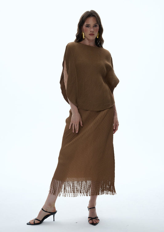 Conjunto de Top de Punto Macaria con Capa y Falda con Flecos