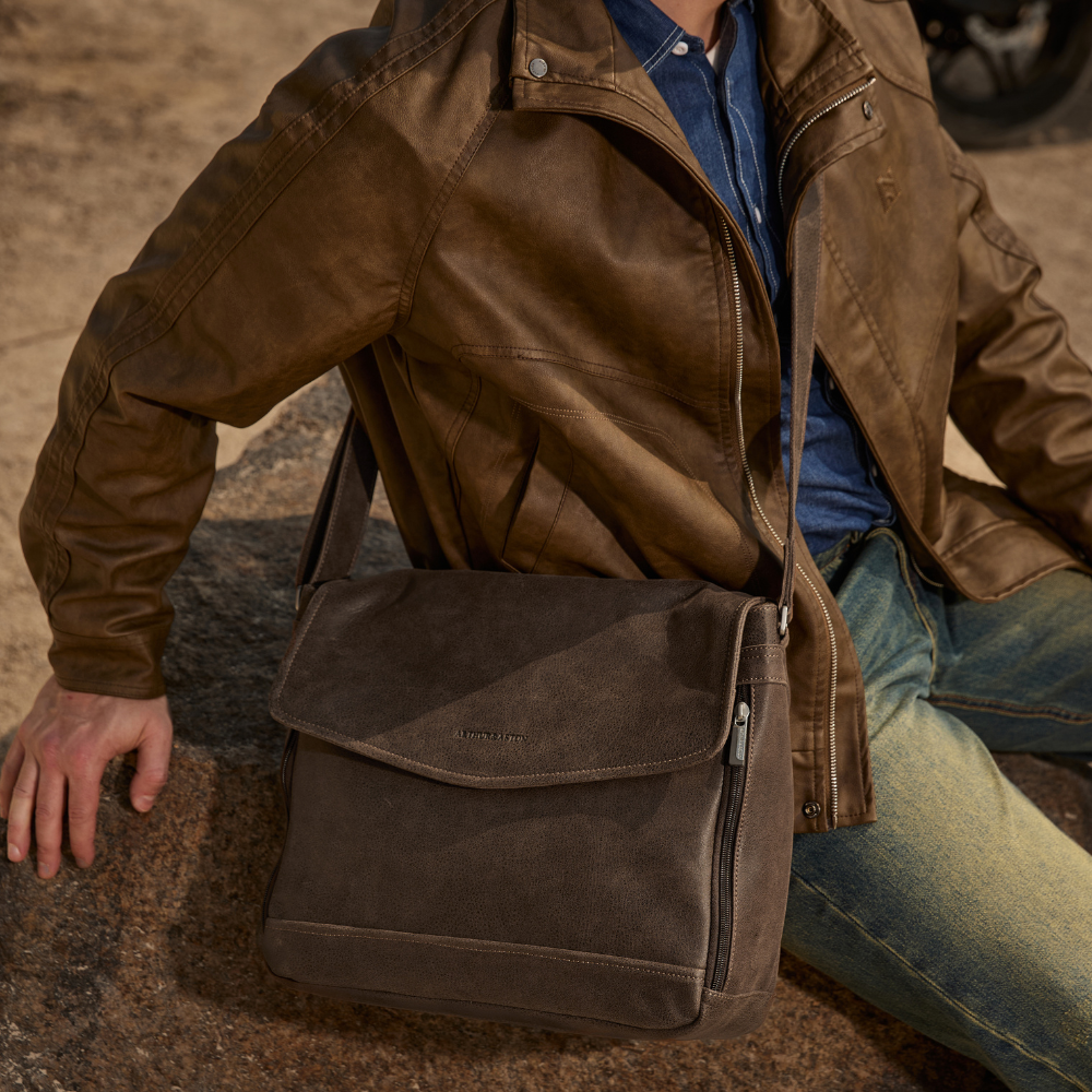 Large Owen Leather Messenger Bag