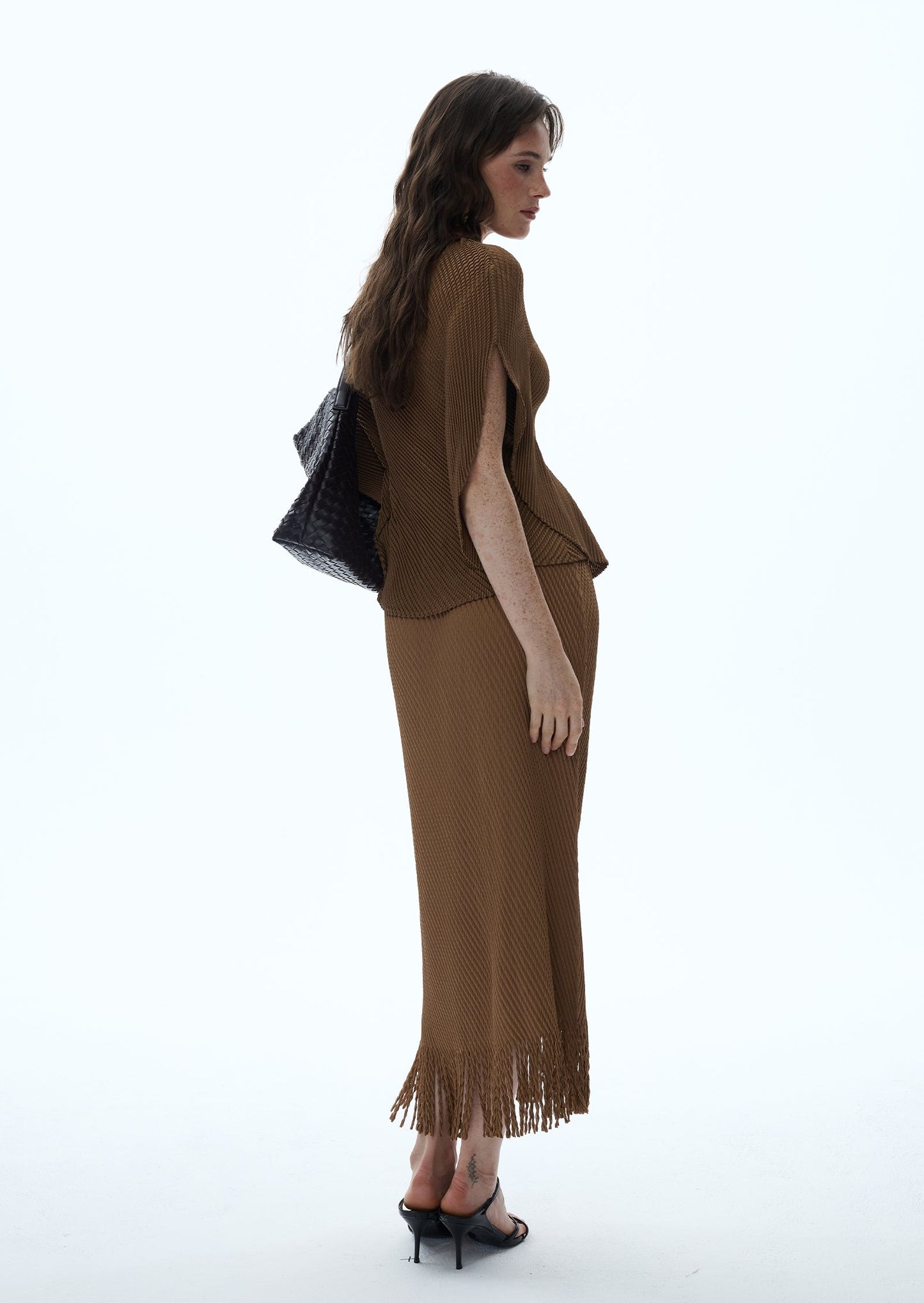 Conjunto de Top de Punto Macaria con Capa y Falda con Flecos