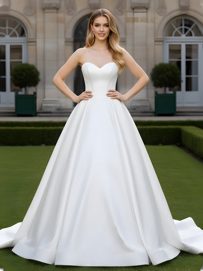 Robe de Mariée Satinée Élégante avec Décolleté en Cœur Blanc