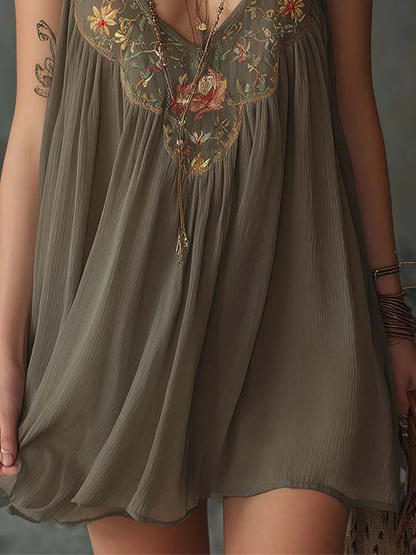 Vestido Mini Gris con Diseño Floral