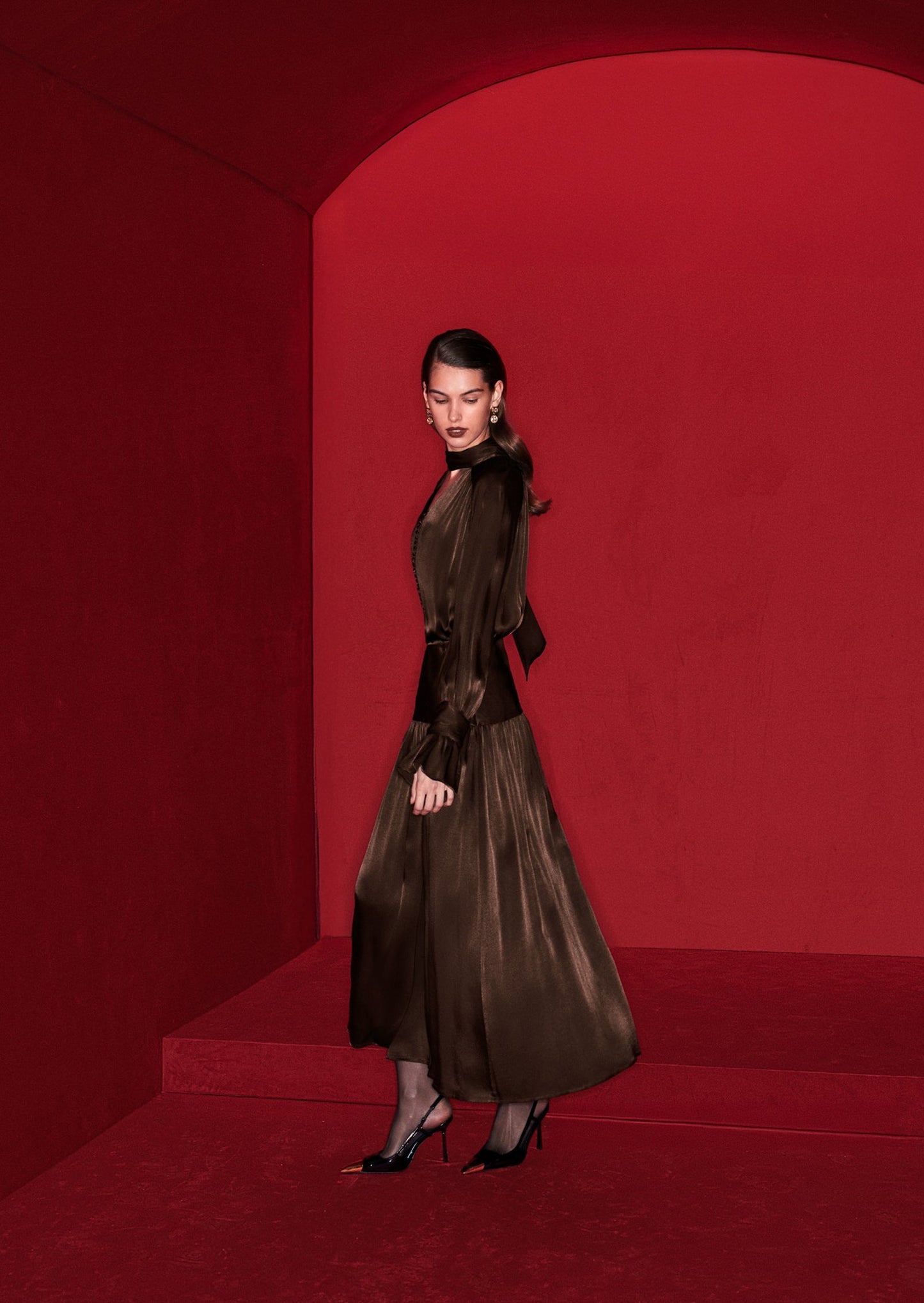 Vestido Midi de Viscosa con Bufanda a Juego en Color Marrón