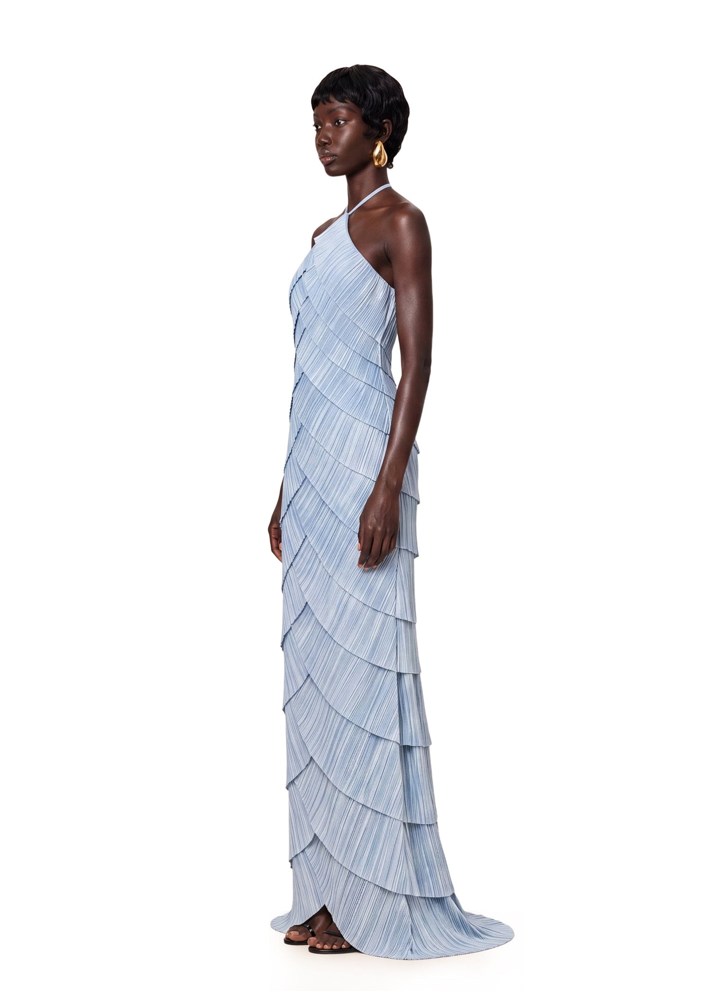 Vestido Maxi con Capas Rizadas y Cuello Halter Kadmiel