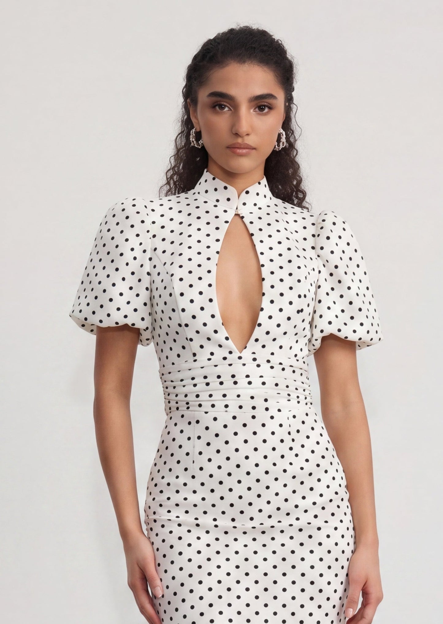 Vestido Corto con Mangas Abullonadas y Espalda Descubierta Odela