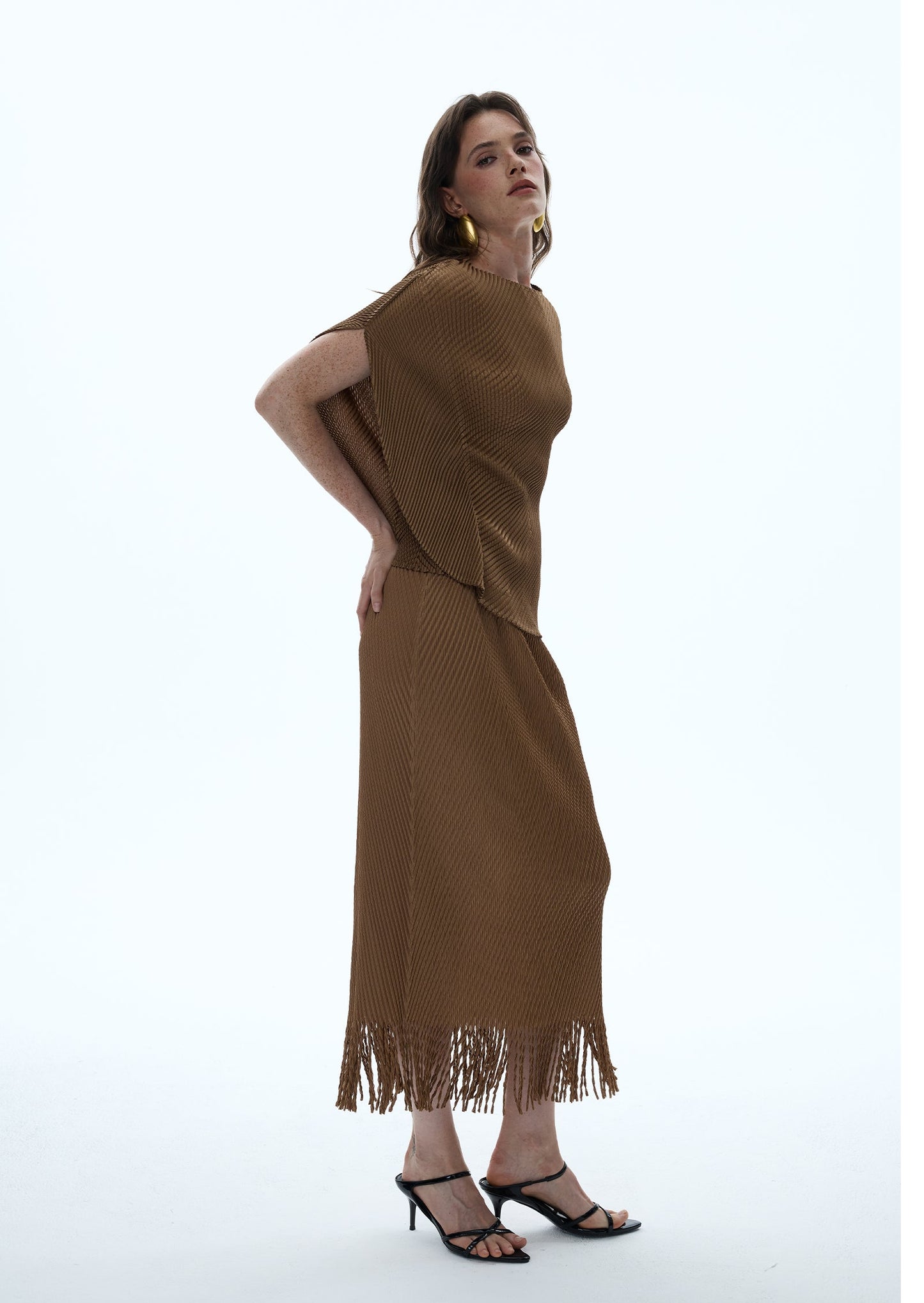 Conjunto de Top de Punto Macaria con Capa y Falda con Flecos