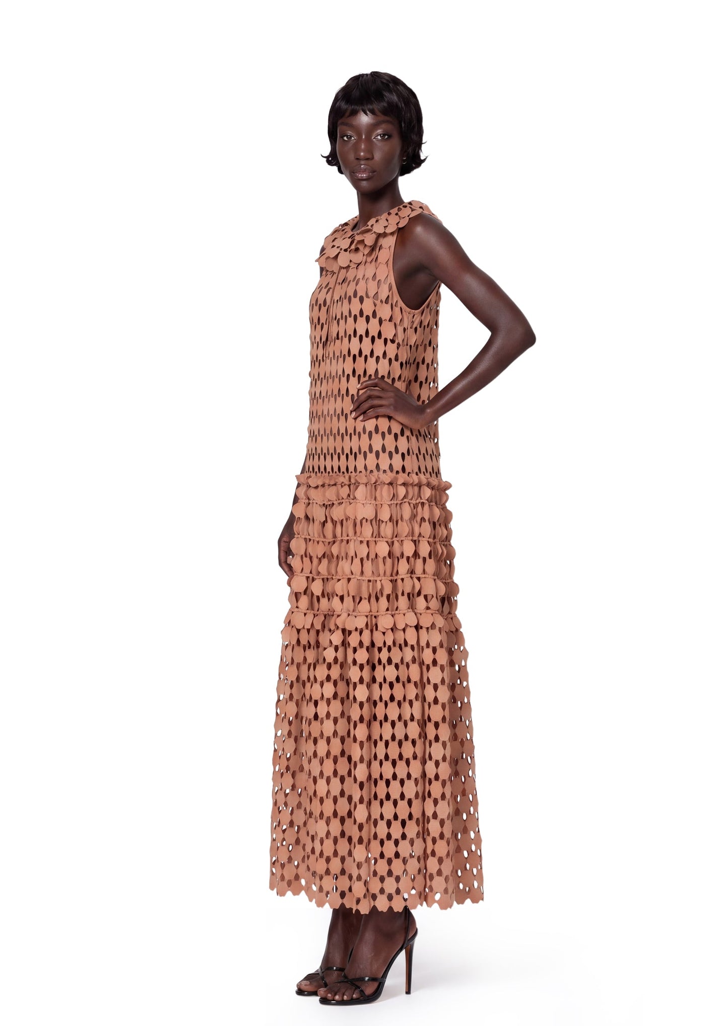 Vestido Maxi de Encaje con Cuello Alto Almarie en Naranja