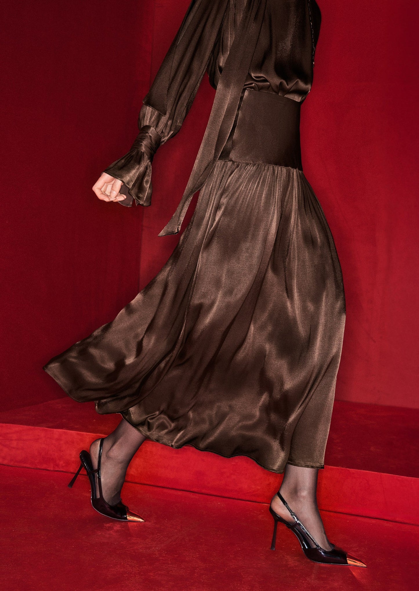 Vestido Midi de Viscosa con Bufanda a Juego en Color Marrón