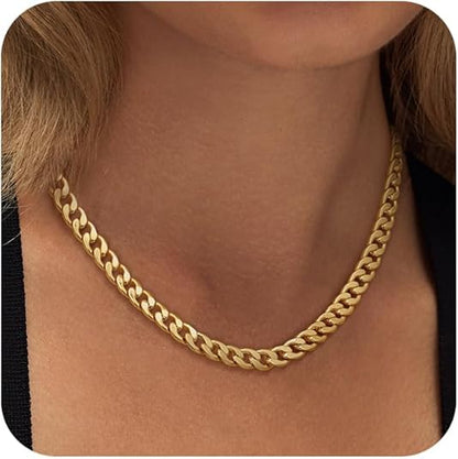 "Collar Chunky de Eslabones Cubanos" can be rewritten as "Collar de Eslabones Cubanos en Estilo Chunky".