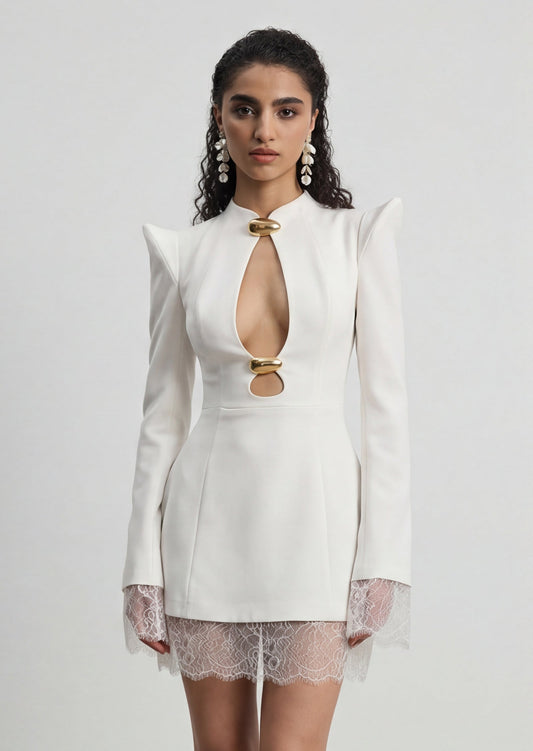Mini Vestido con Encaje y Detalle de Corte