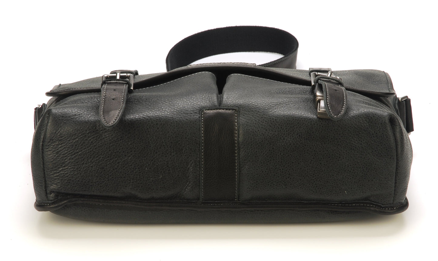 Gran Modelo de Bolso Bandolera de Cuero con Solapa