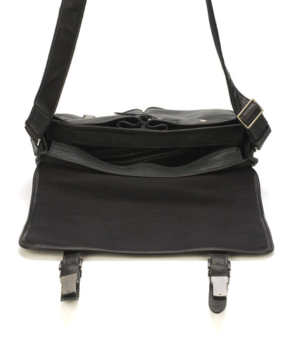 Gran Modelo de Bolso Bandolera de Cuero con Solapa