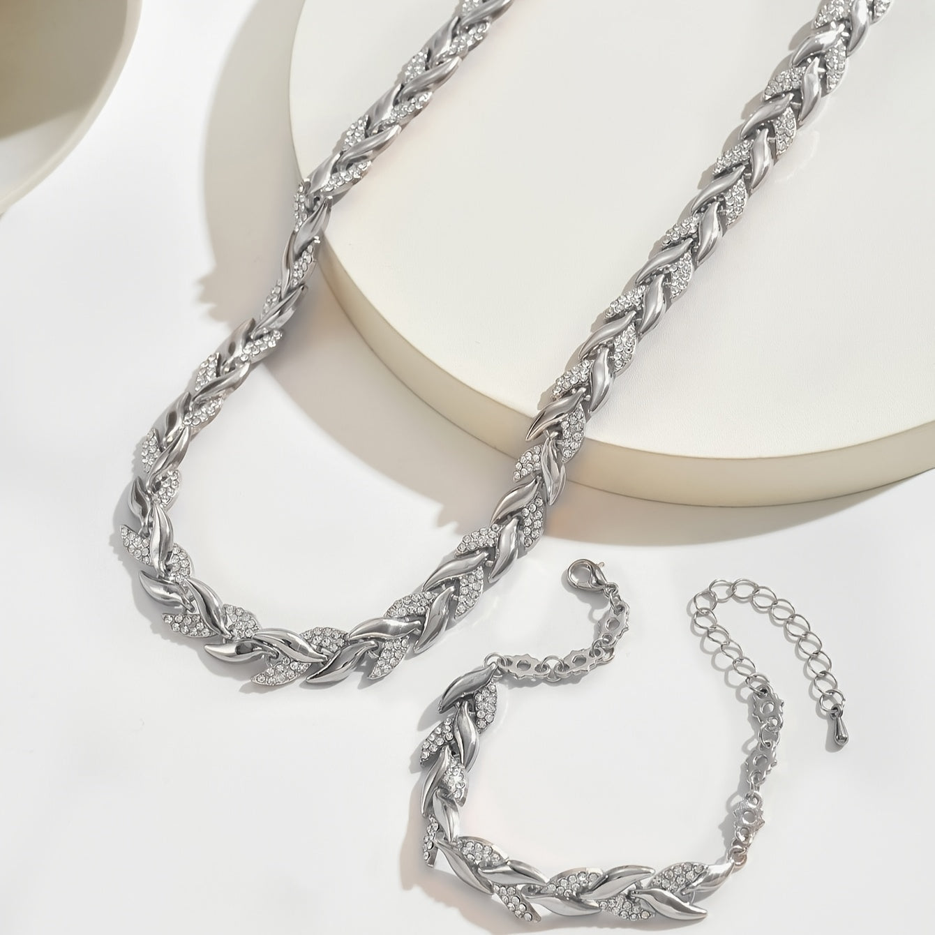Claudine | Collar y Pulsera con Diseño de Cola de Pescado