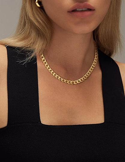 "Collar Chunky de Eslabones Cubanos" can be rewritten as "Collar de Eslabones Cubanos en Estilo Chunky".