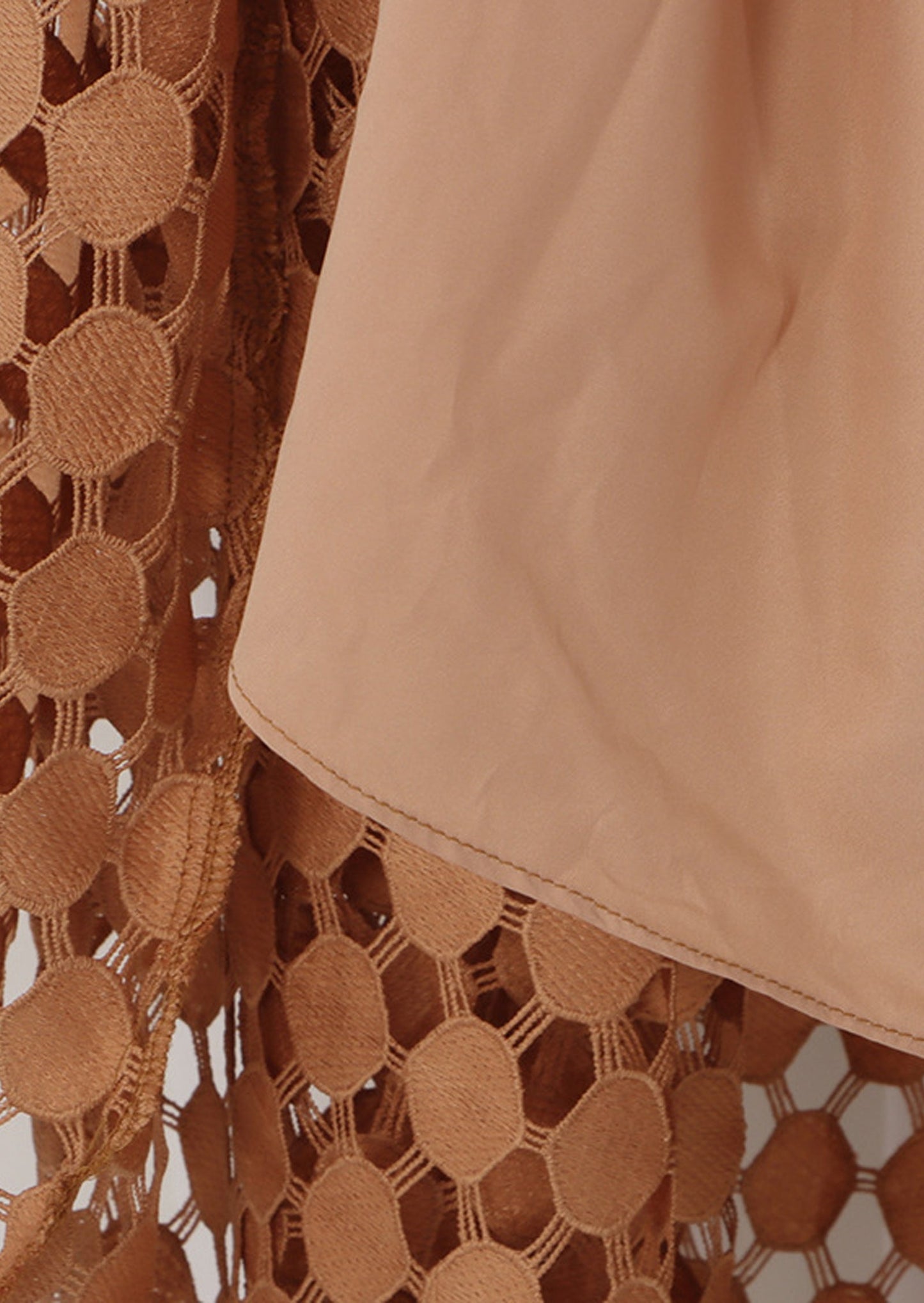 Vestido Maxi de Encaje con Cuello Alto Almarie en Naranja