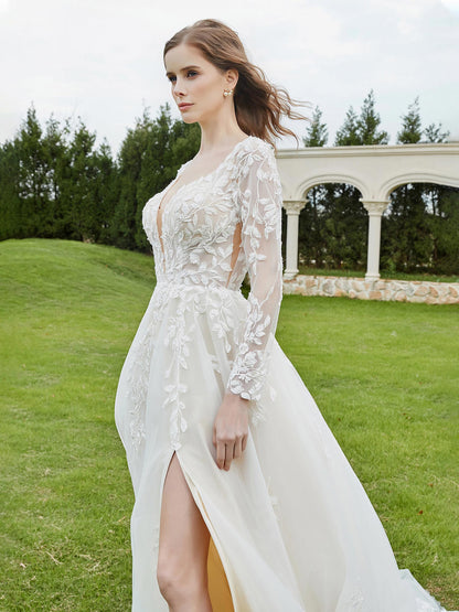 Vestido de Novia con Escote en V Profundo, Corsé de Encaje y Abertura en Color Marfil