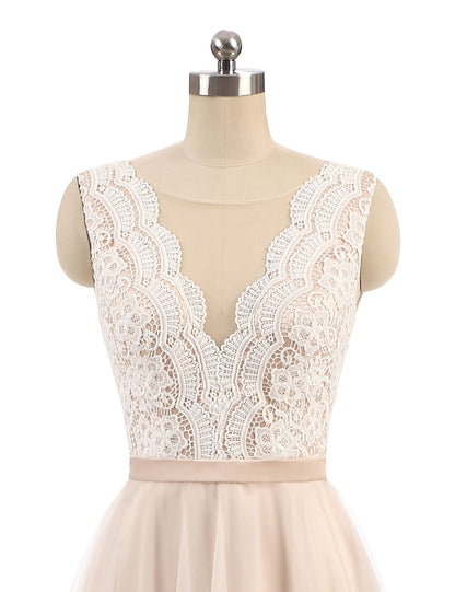 Vestido Largo Champagne con Escote en V y Corsé de Encaje con Falda de Tul