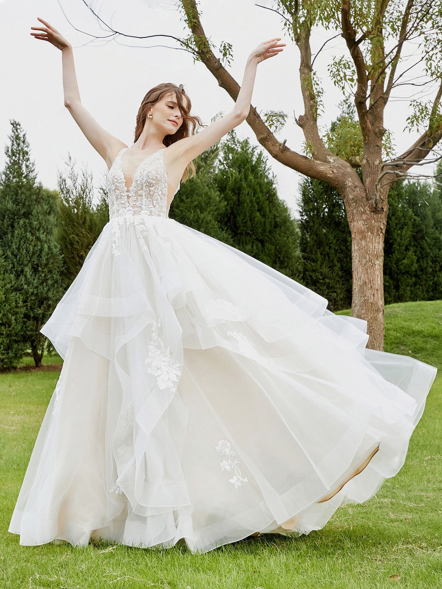 Vestido de Novia Sin Mangas con Escote en V Profundo y Corsé de Encaje Color Marfil