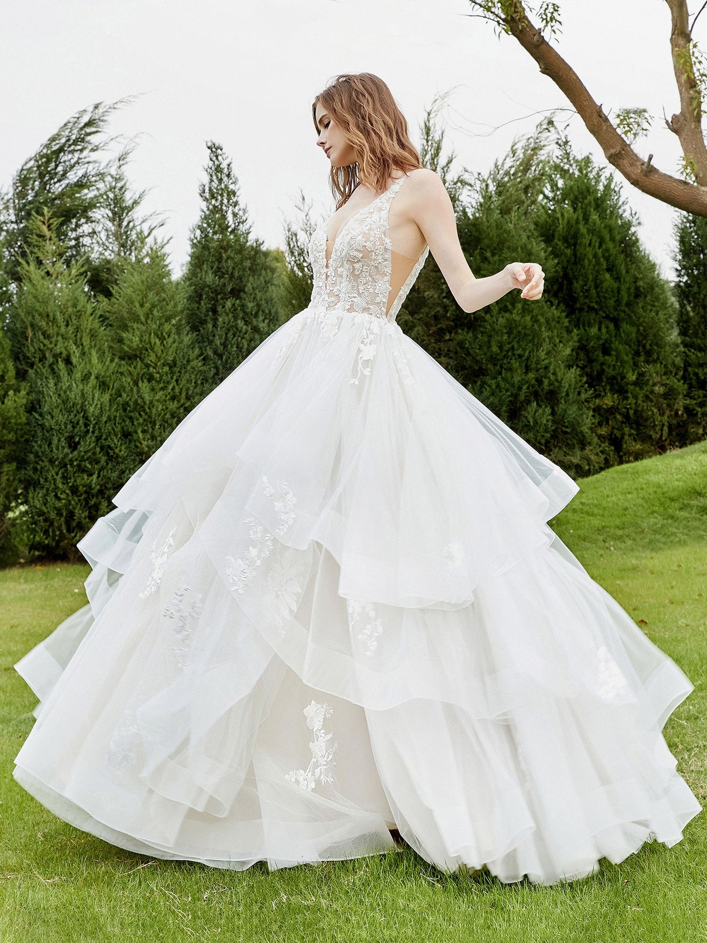 Vestido de Novia Sin Mangas con Escote en V Profundo y Corsé de Encaje Color Marfil