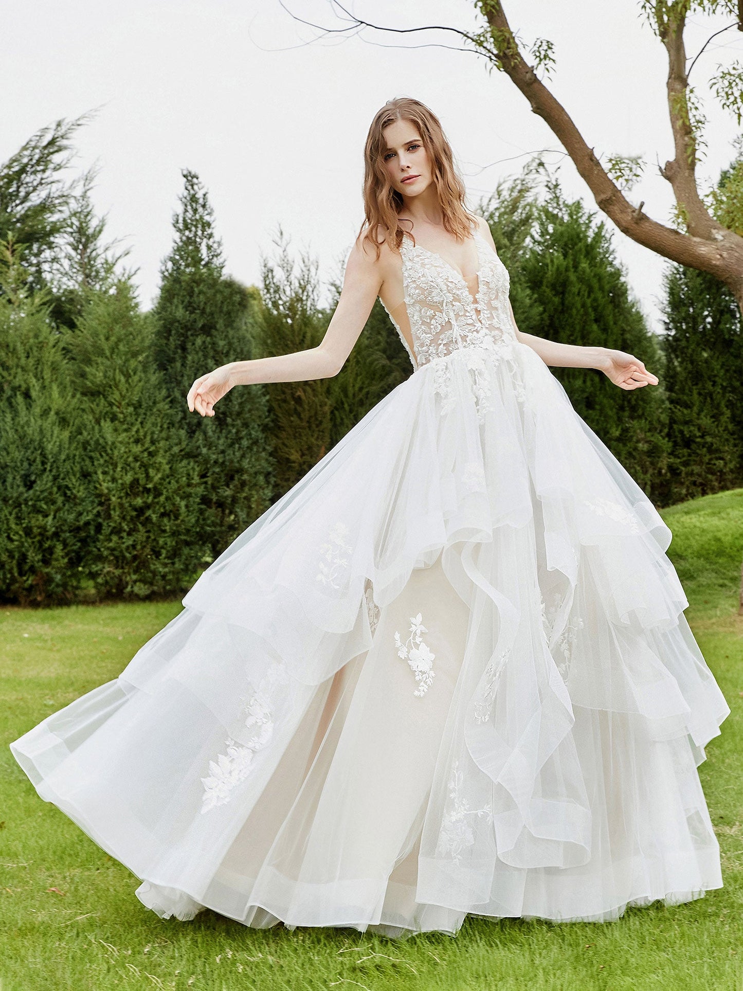 Vestido de Novia Sin Mangas con Escote en V Profundo y Corsé de Encaje Color Marfil