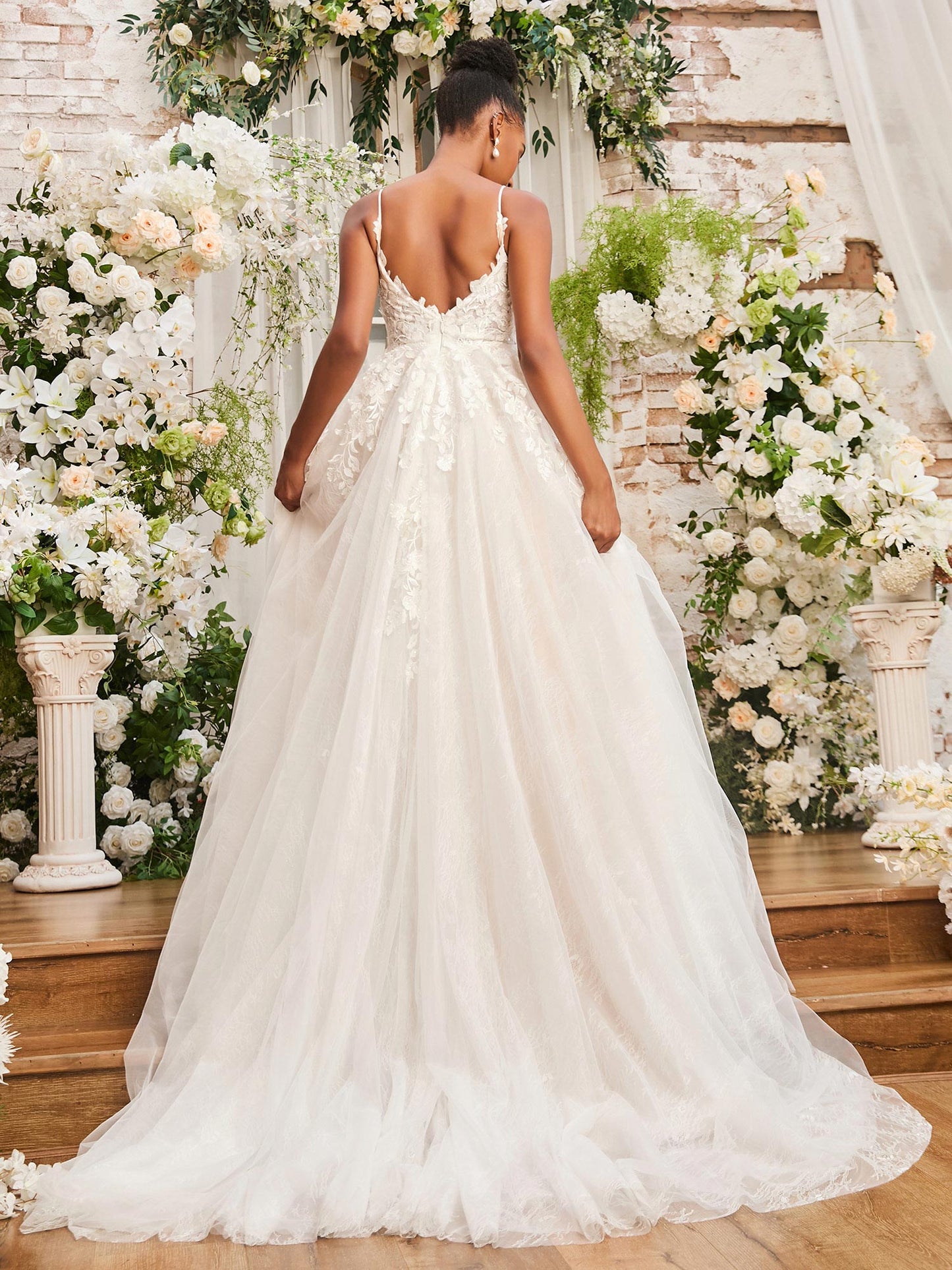 Vestido de Novia con Tirantes Espagueti y Escote en V Profundo en Color Marfil