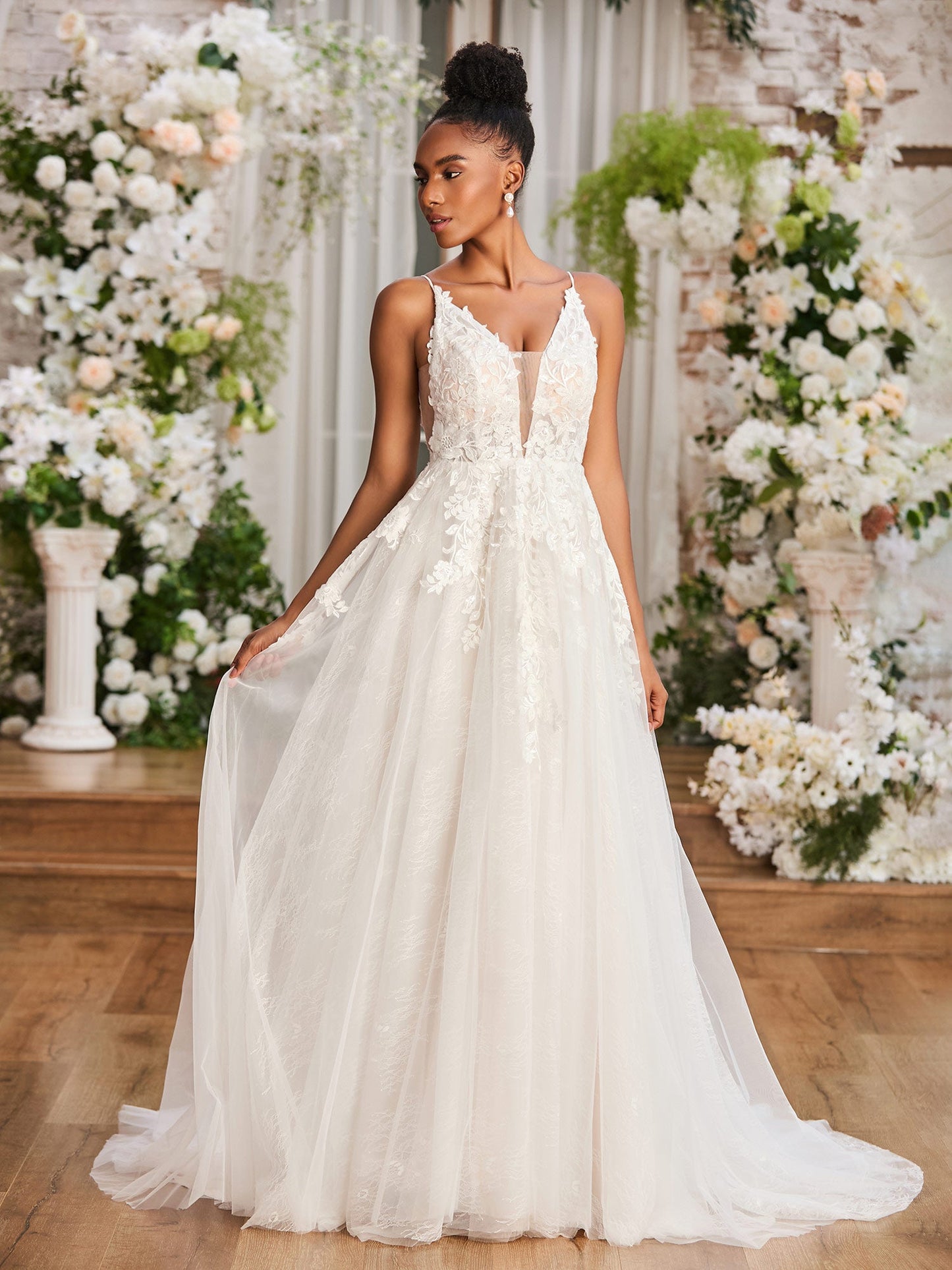 Vestido de Novia con Tirantes Espagueti y Escote en V Profundo en Color Marfil