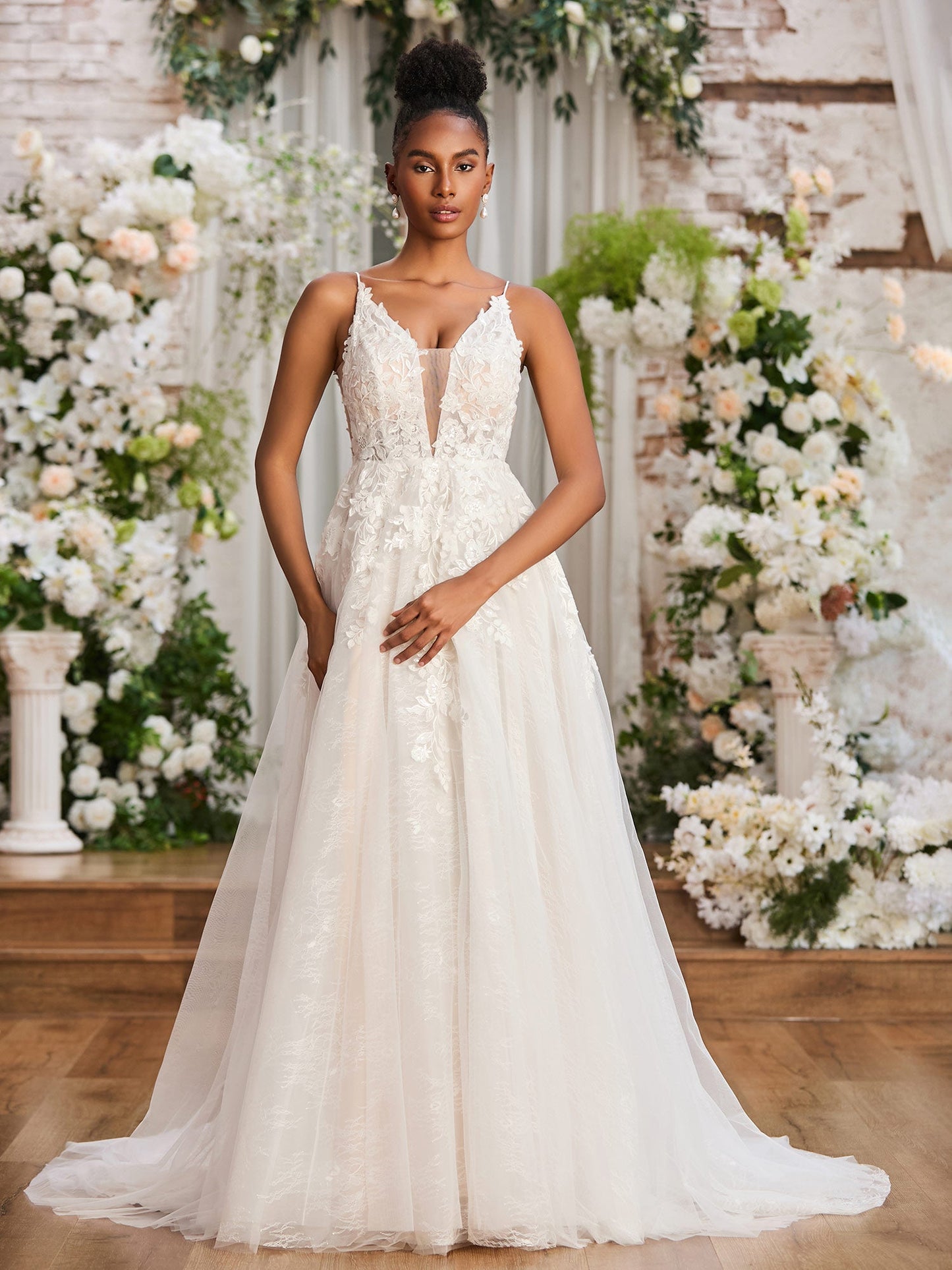 Vestido de Novia con Tirantes Espagueti y Escote en V Profundo en Color Marfil