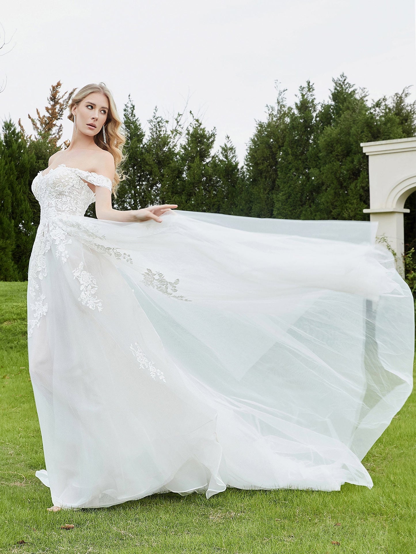Vestido de Novia A-línea Sin Mangas en Marfil con Detalles Aplicados