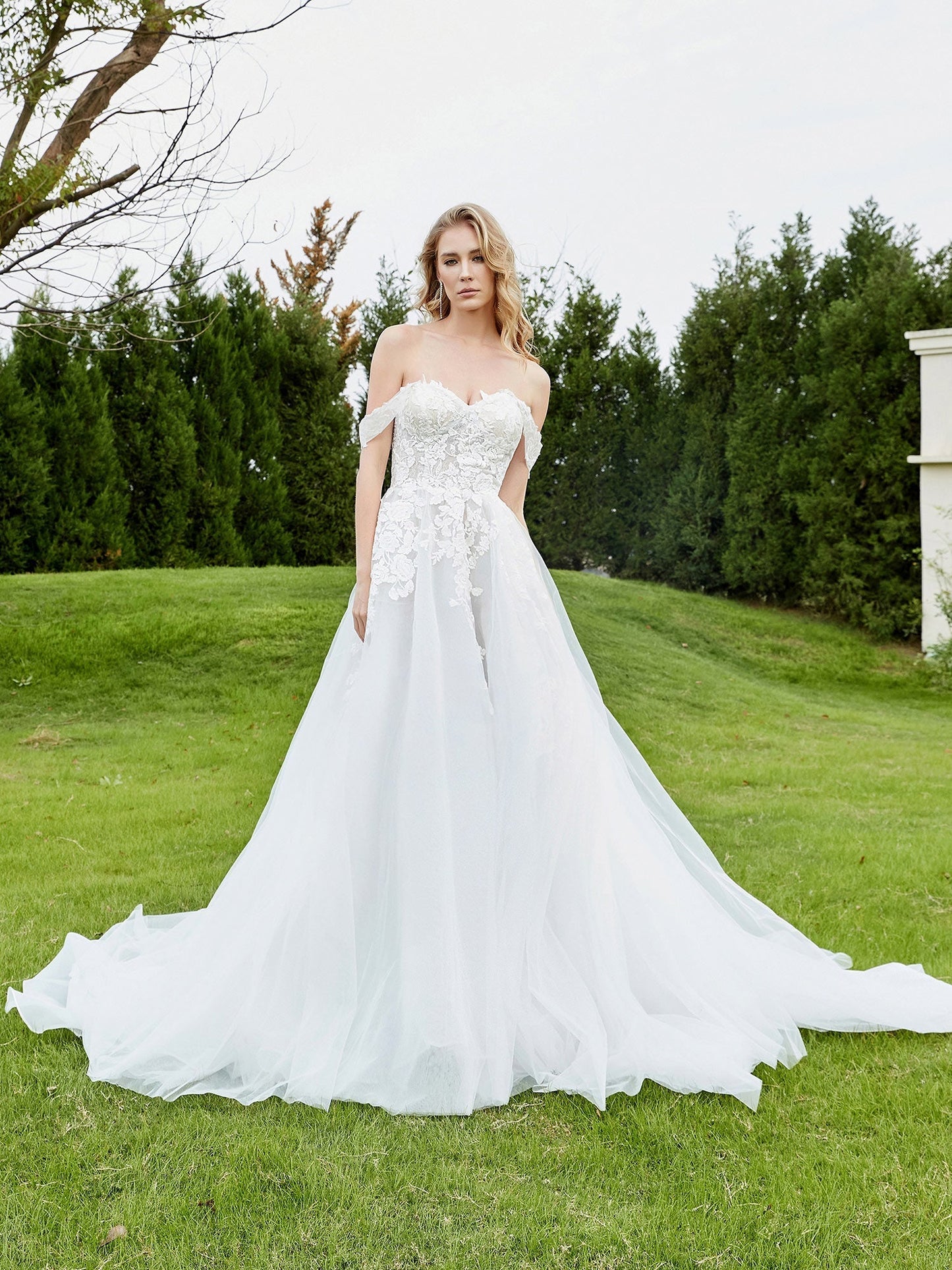 Vestido de Novia A-línea Sin Mangas en Marfil con Detalles Aplicados