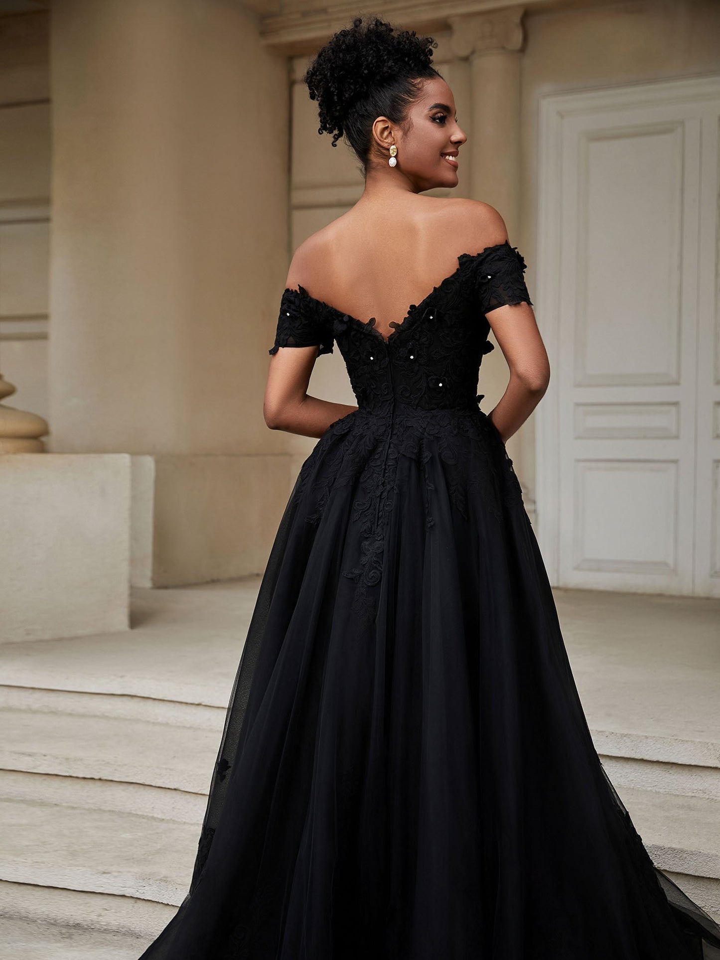 Robe de Mariée A-ligne Décolleté Hors Épaule avec Fente Noire