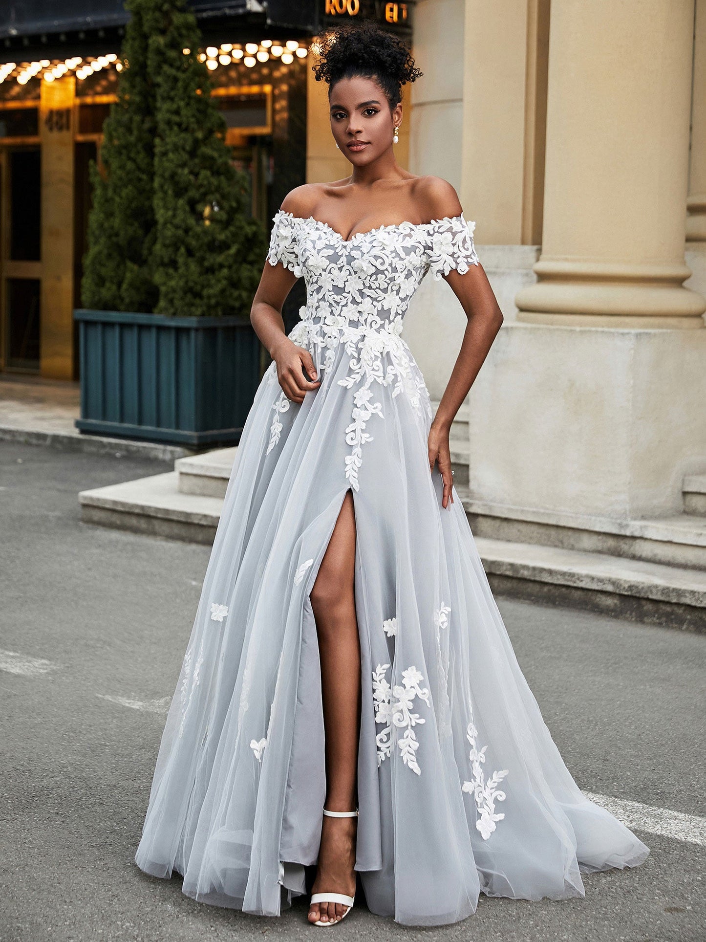 Vestido de Novia Sin Mangas en Corte A con Abertura en Color Marfil/Gris