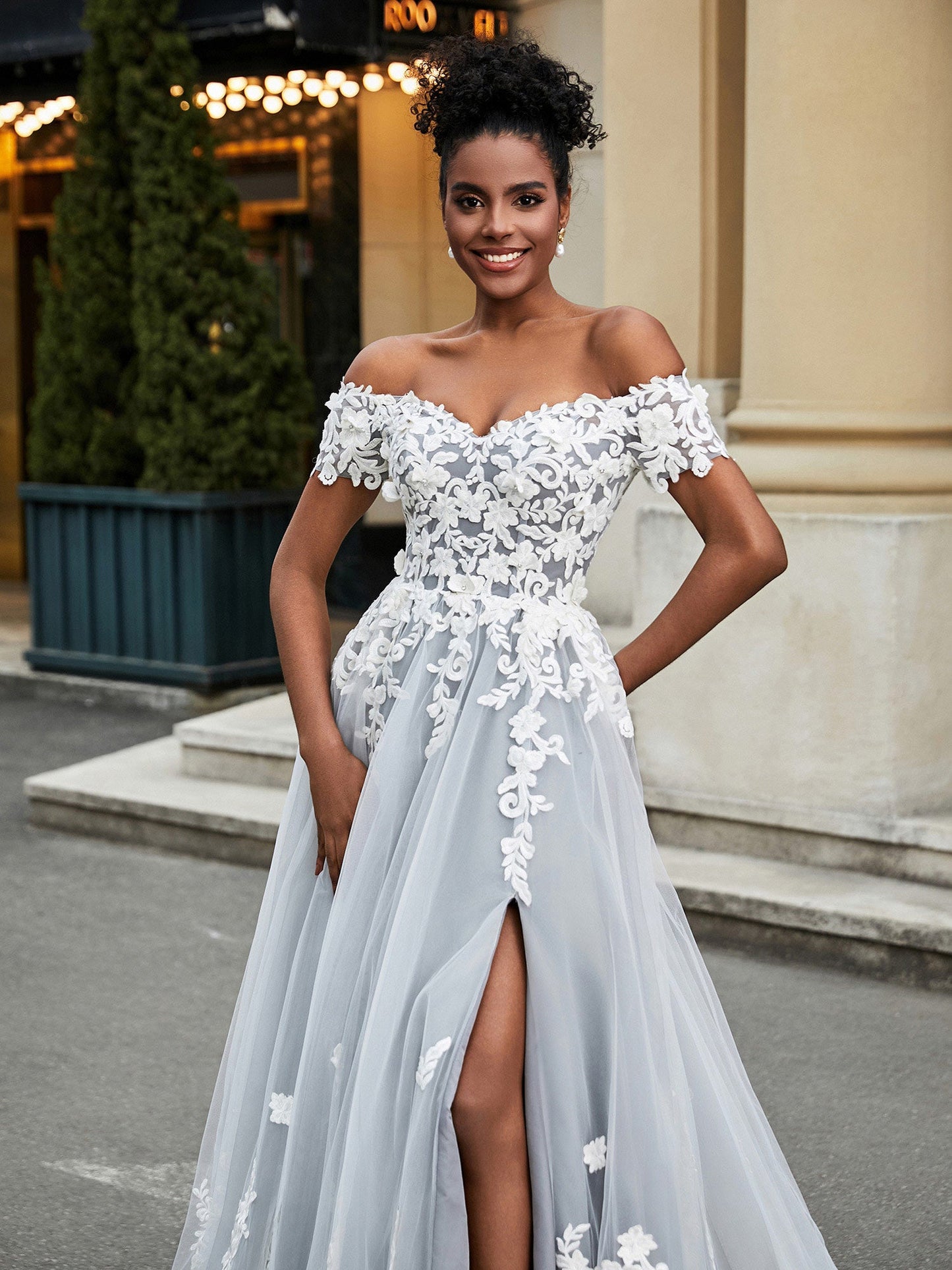 Vestido de Novia Sin Mangas en Corte A con Abertura en Color Marfil/Gris