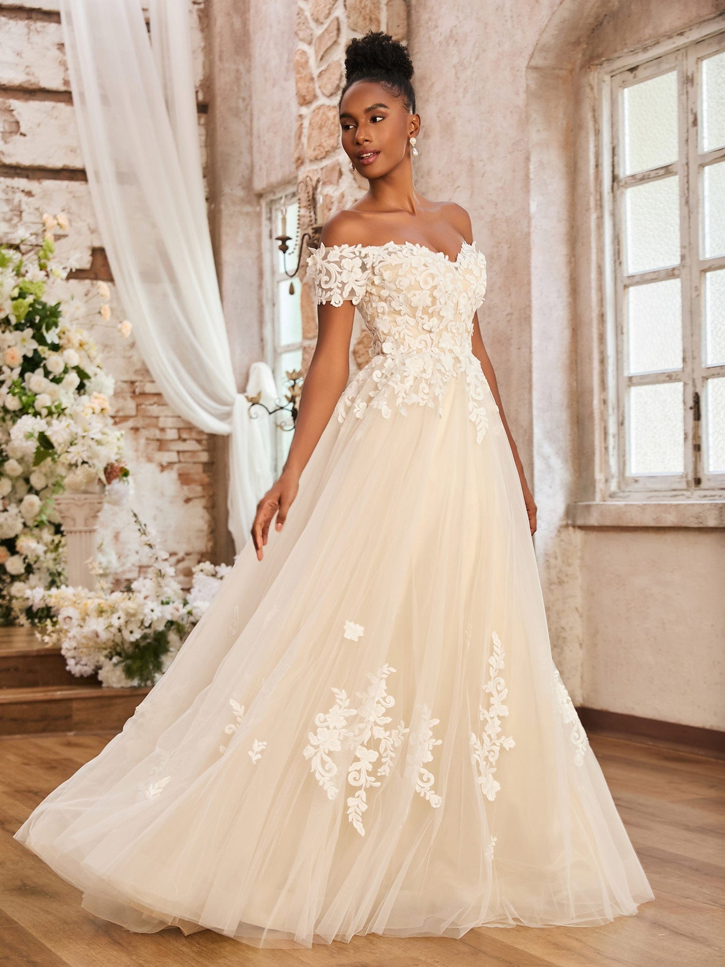 Vestido de Novia Corte A Fuera de los Hombros con Abertura en Color Marfil