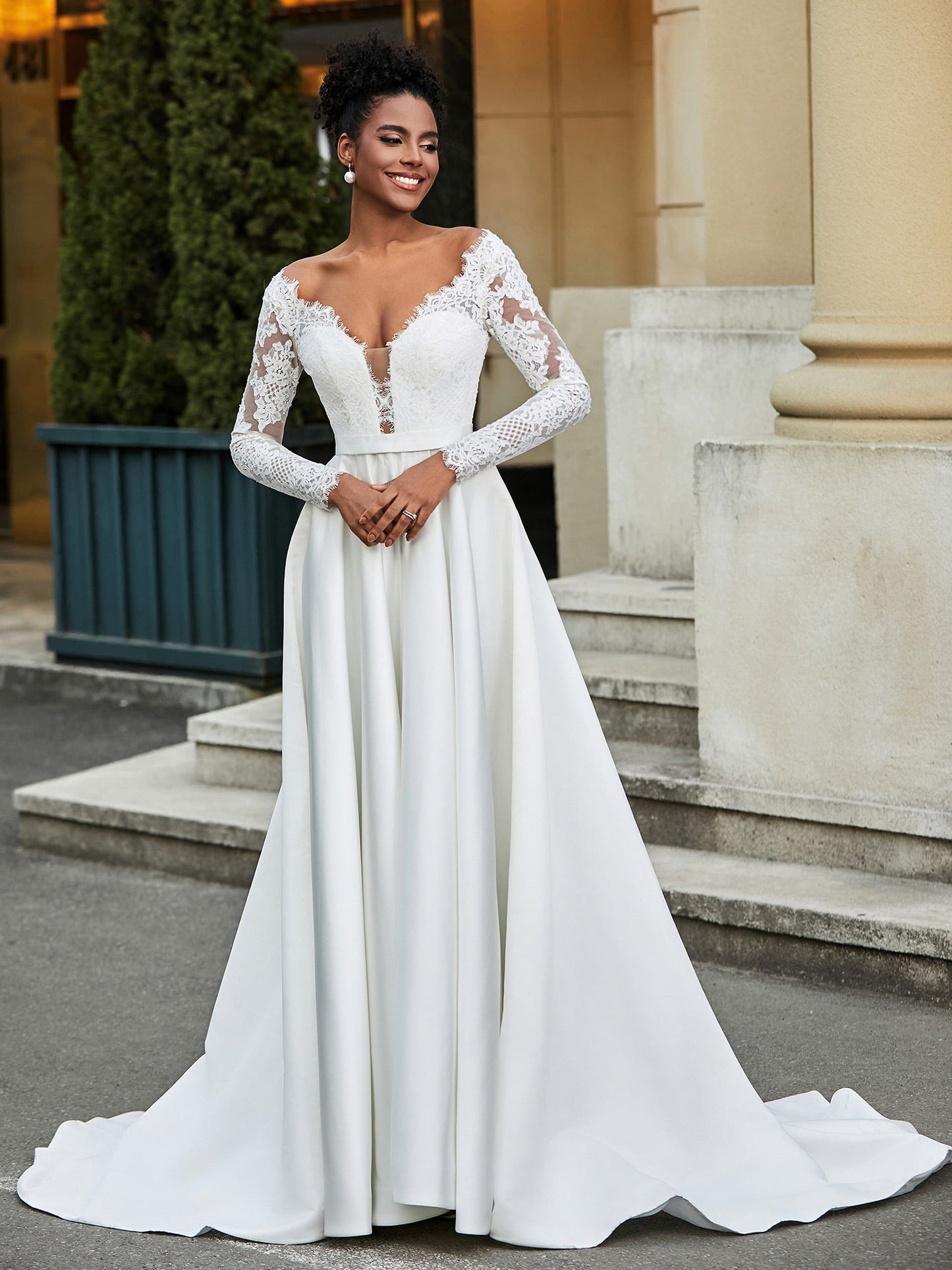 Vestido de Novia A-line con Espalda Descubierta en Encaje y Detalle de Botón Marfil