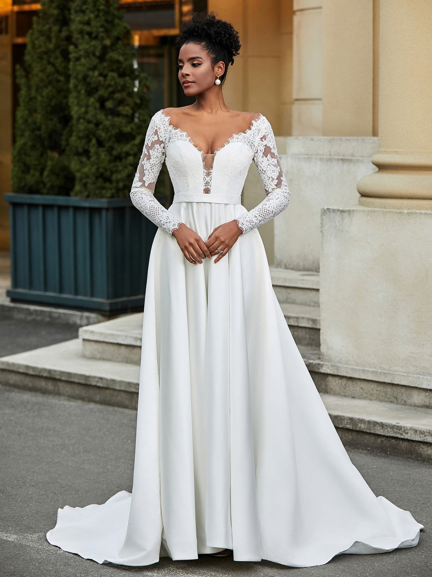 Vestido de Novia A-line con Espalda Descubierta en Encaje y Detalle de Botón Marfil